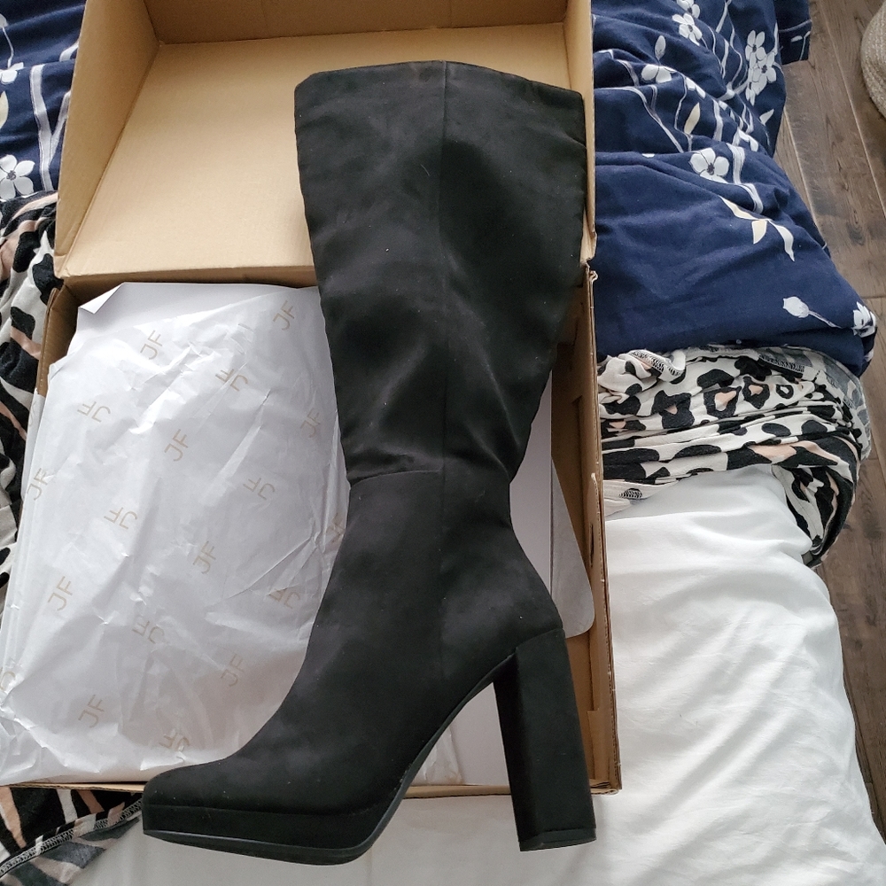 Justfab women's black zip up boots size 7.5 wide calf BRAND NEW. Never worn